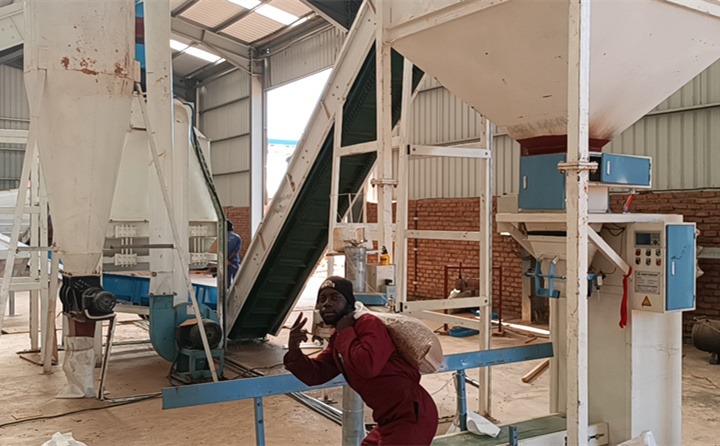 非洲马拉维生物质颗；；；；；；；僮髡---顽皮的小哥