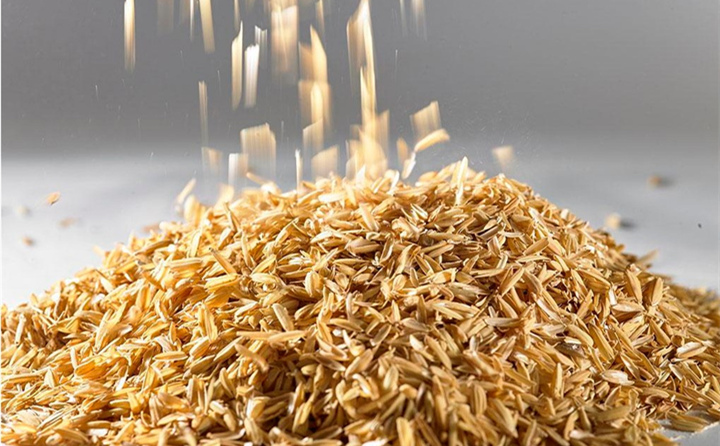 我，，，是广东生物质燃料公司料场里的一个通俗稻壳