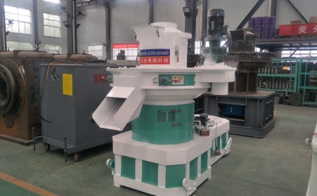 秸秆变身绿色燃料，，，，，增进生物质工业生长  