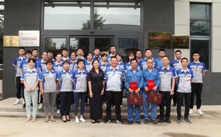 团结一致，，，，，，，再立异高——28圈注册网站2020上半年度总结表扬大会圆满竣事